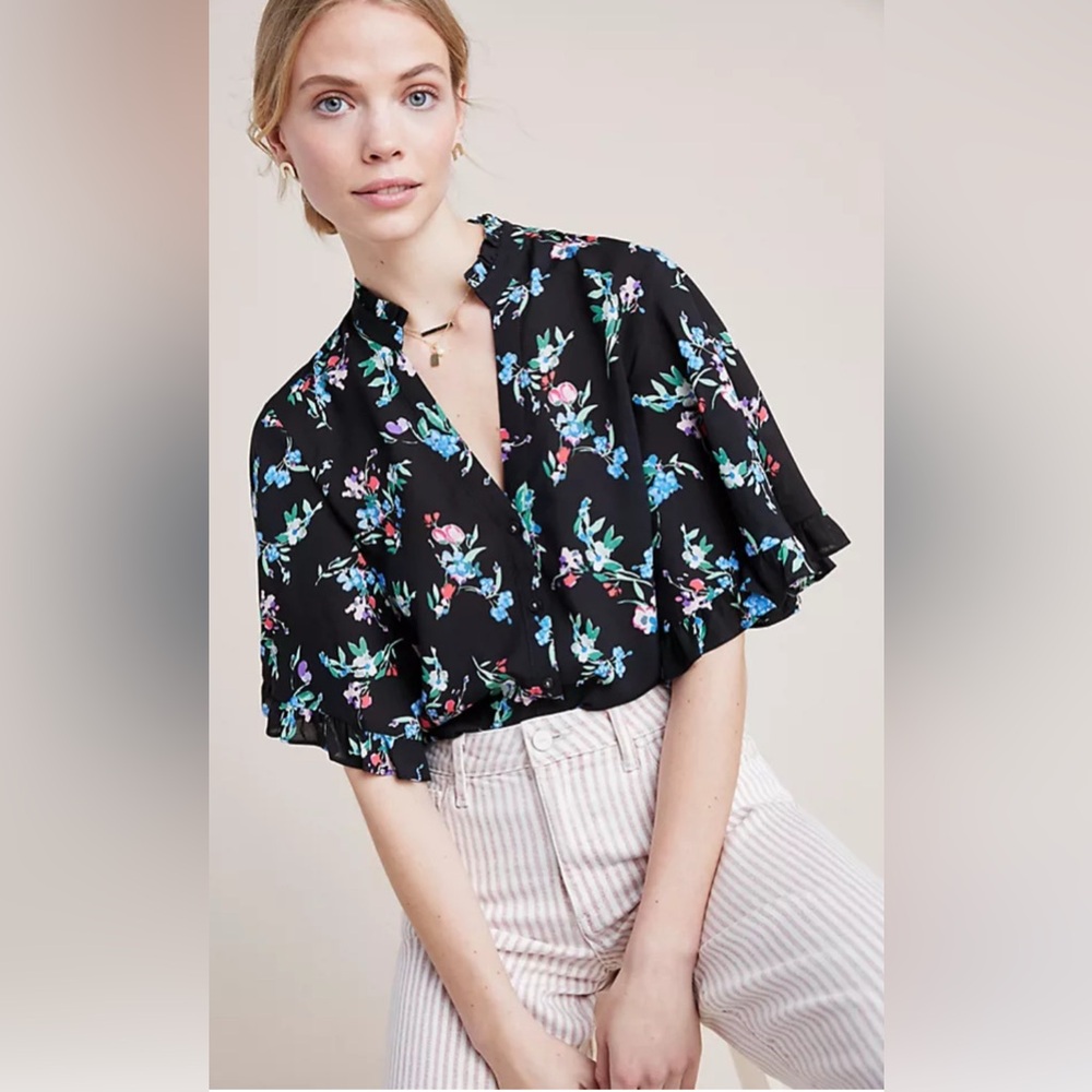 ANTHROPOLOGIE MAEVE AVERIO BLACK FLORAL FLUTTER SHORT SLEEVED BUTTON UP BLOUSE S